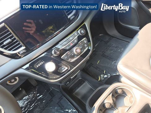 Used 2026 Chrysler Pacifica Select FWD image 16