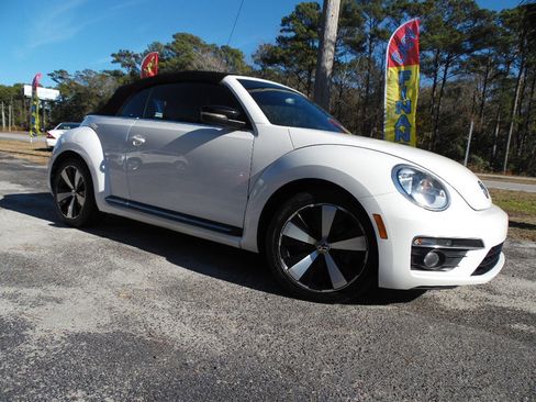 Used 2013 Volkswagen Beetle 2.0T image 3