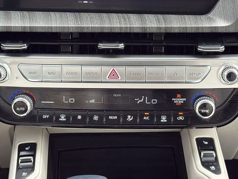 Used 2024 Kia Telluride EX w/ EX Captain's Chair Package FWD image 26