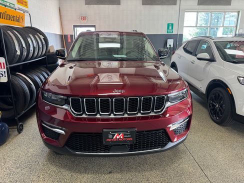 Used 2022 Jeep Grand Cherokee Limited AWD/4WD image 2