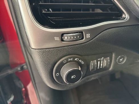 Used 2019 Jeep Cherokee Limited w/ Trailer Tow Group image 23