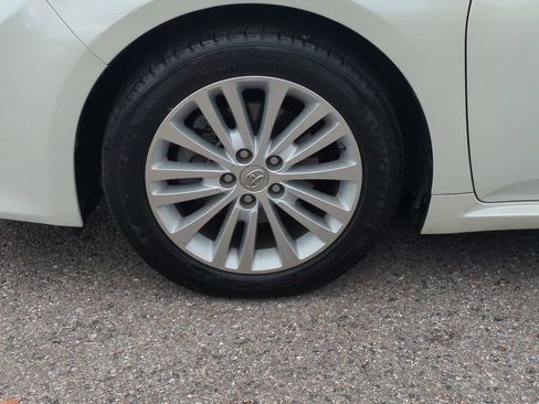 Used 2015 Toyota Avalon Limited image 11