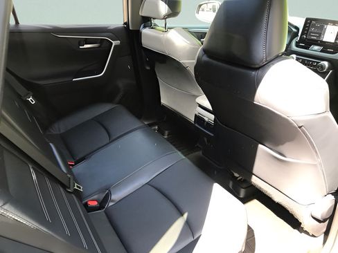 Certified 2020 Toyota RAV4 Limited AWD/4WD image 9