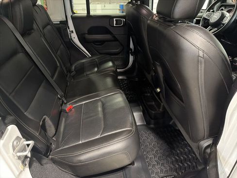 Used 2018 Jeep Wrangler Unlimited Sahara image 37