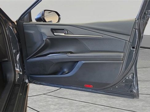Used 2025 Toyota Camry SE image 25