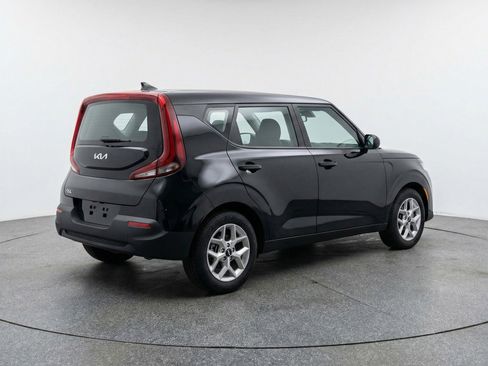 Used 2025 Kia Soul LX w/ LX Technology Package image 9