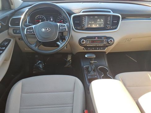 Used 2020 Kia Sorento LX w/ LX I4 Convenience Package image 9