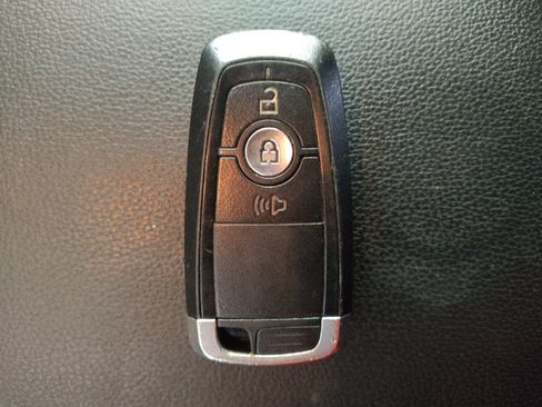 Used 2019 Ford Explorer XLT FWD image 32