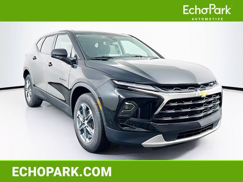 Used 2025 Chevrolet Blazer LT FWD image 1