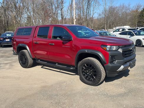 Used 2024 Chevrolet Colorado Trail Boss w/ Technology Package image 9