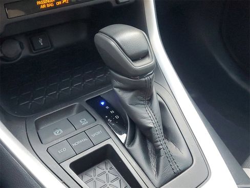 Used 2022 Toyota RAV4 XLE image 30