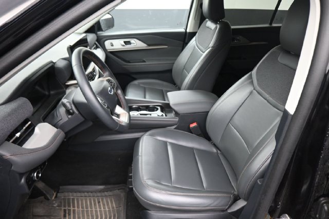 Used 2025 Ford Explorer Active w/ Active Comfort Package AWD/4WD image 22