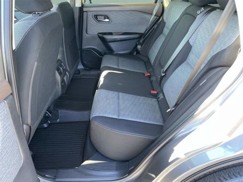 Used 2023 Nissan Rogue SV image 9