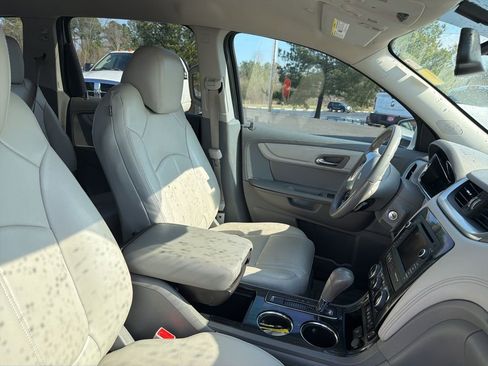 Used 2016 Chevrolet Traverse LT image 23