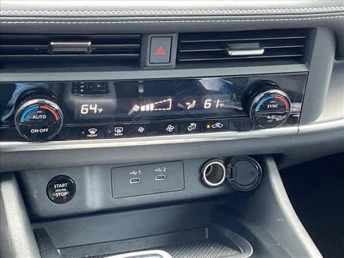Used 2024 Nissan Rogue SV FWD image 27