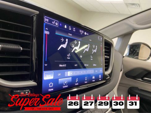 Used 2024 Chrysler Pacifica Touring-L image 26