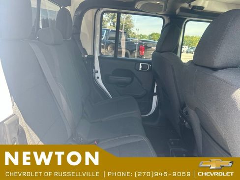 Used 2025 Jeep Gladiator Sport AWD/4WD image 24