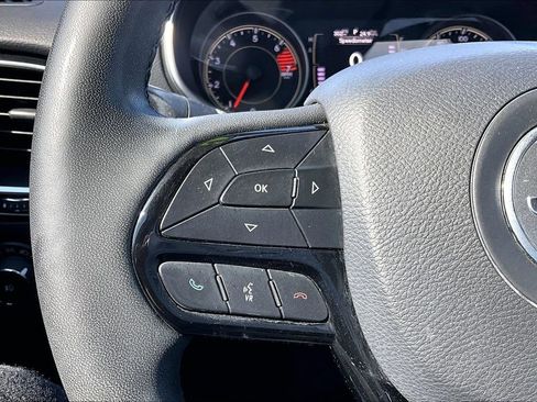 Used 2021 Jeep Cherokee Latitude Plus AWD/4WD image 17