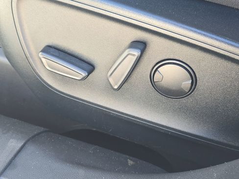 Used 2020 Ford Escape SE image 13