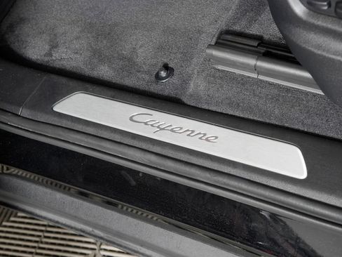 Certified 2023 Porsche Cayenne AWD/4WD image 20