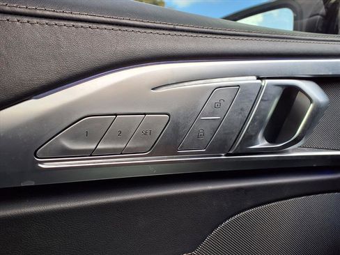 Used 2023 BMW M850i xDrive Convertible image 25