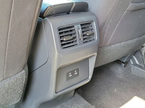 Certified 2025 Nissan Rogue SV FWD image 19