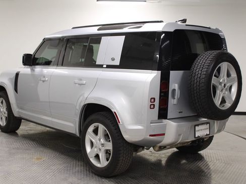 Used 2022 Land Rover Defender 110 XS Edition AWD/4WD image 3