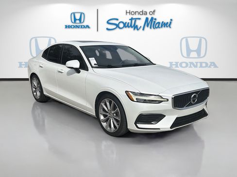 Used 2020 Volvo S60 T5 Momentum image 1