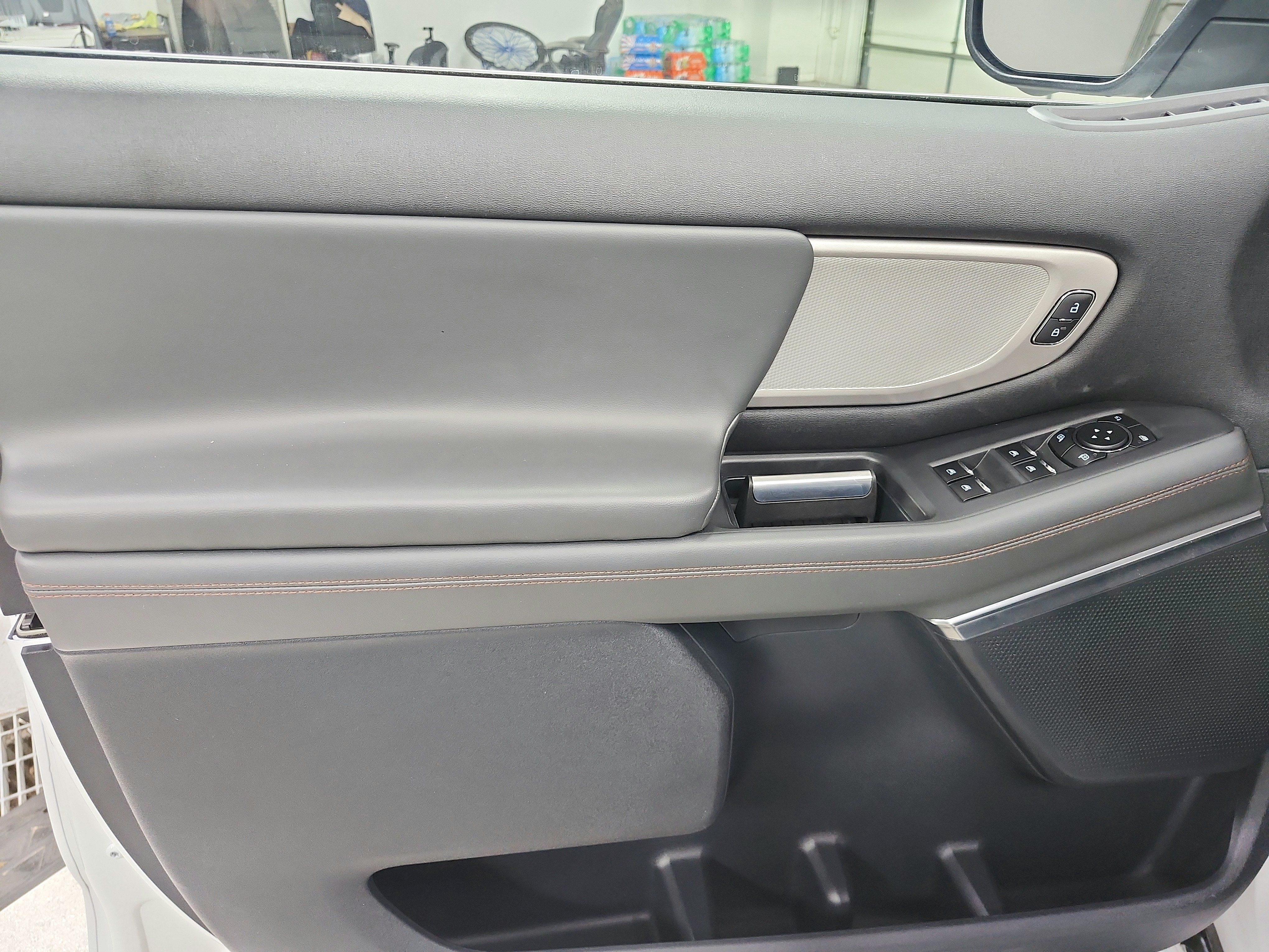 Used 2025 Ford Expedition Active AWD/4WD image 40