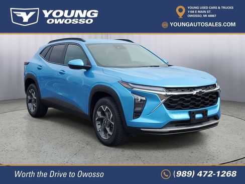 Used 2025 Chevrolet Trax LT w/ Driver Confidence Package FWD image 2