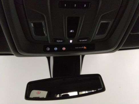 Used 2022 GMC Sierra 2500 SLT w/ SLT Convenience Package image 25