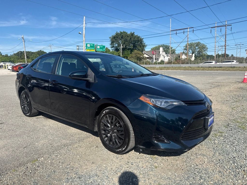 Used 2018 Toyota Corolla LE FWD image 3