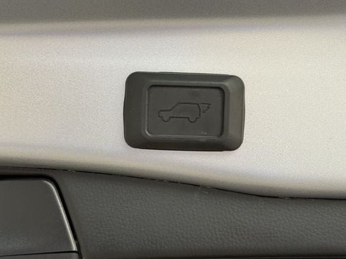 Used 2025 Toyota RAV4 XSE AWD/4WD image 31