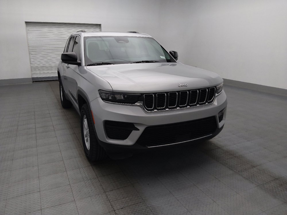 Used 2023 Jeep Grand Cherokee Laredo AWD/4WD image 14
