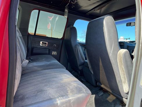 Used 1988 Chevrolet Suburban 2500 image 15