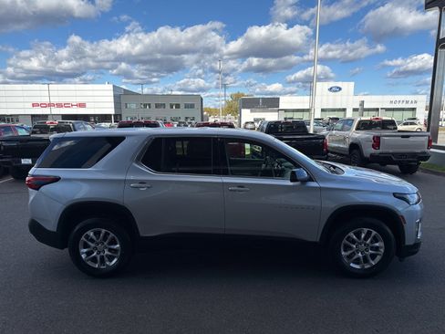 Used 2022 Chevrolet Traverse LS image 5