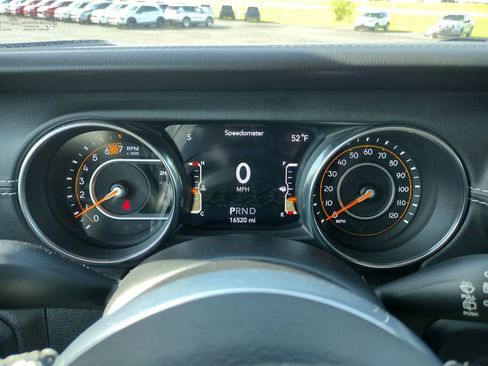 Used 2018 Jeep Wrangler Unlimited Sahara w/ Uconnect 4C Nav & Sound Group AWD/4WD image 27