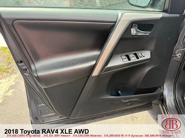 Used 2018 Toyota RAV4 XLE AWD/4WD image 9