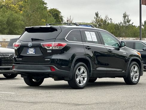 Used 2016 Toyota Highlander Limited Platinum AWD/4WD image 4