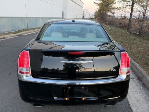 Used 2014 Chrysler 300 RWD image 10