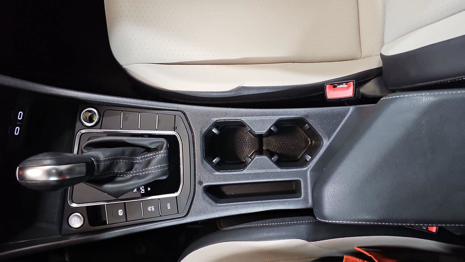 Used 2021 Volkswagen Jetta R-Line w/ R-Line Cold Weather Package FWD image 19