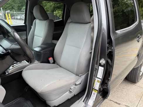 Used 2015 Toyota Tacoma PreRunner w/ SR5 Package RWD image 8