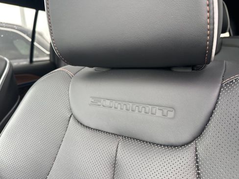 Used 2024 Jeep Grand Cherokee Summit w/ Luxury Tech Group V image 15