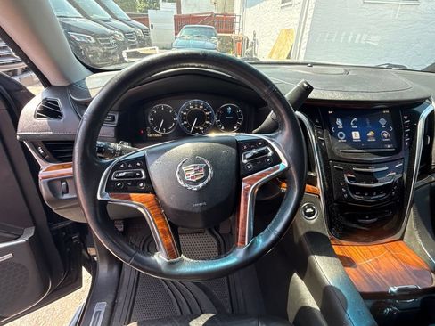 Used 2015 Cadillac Escalade Luxury AWD/4WD image 16