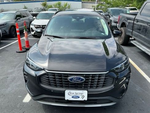 Used 2025 Ford Escape Platinum AWD/4WD image 2
