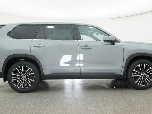New 2026 Toyota Grand Highlander AWD Hybrid image 3