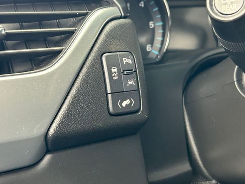 Used 2020 Chevrolet Suburban LT RWD image 17
