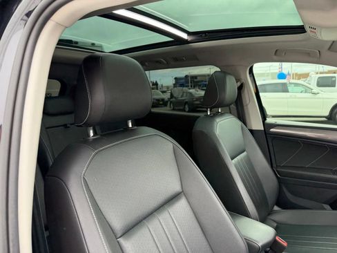 Used 2022 Volkswagen Tiguan SE FWD image 21