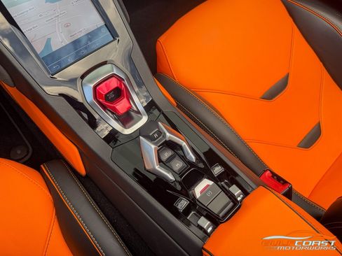 Used 2021 Lamborghini Huracan EVO RWD image 19
