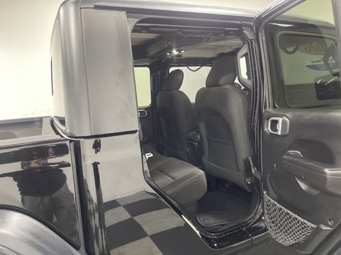 Used 2020 Jeep Gladiator Sport w/ Quick Order Package 24S image 19